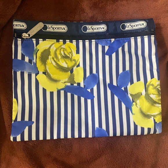 Lesportsac Bags Le Sportsac Clutch Poshmark